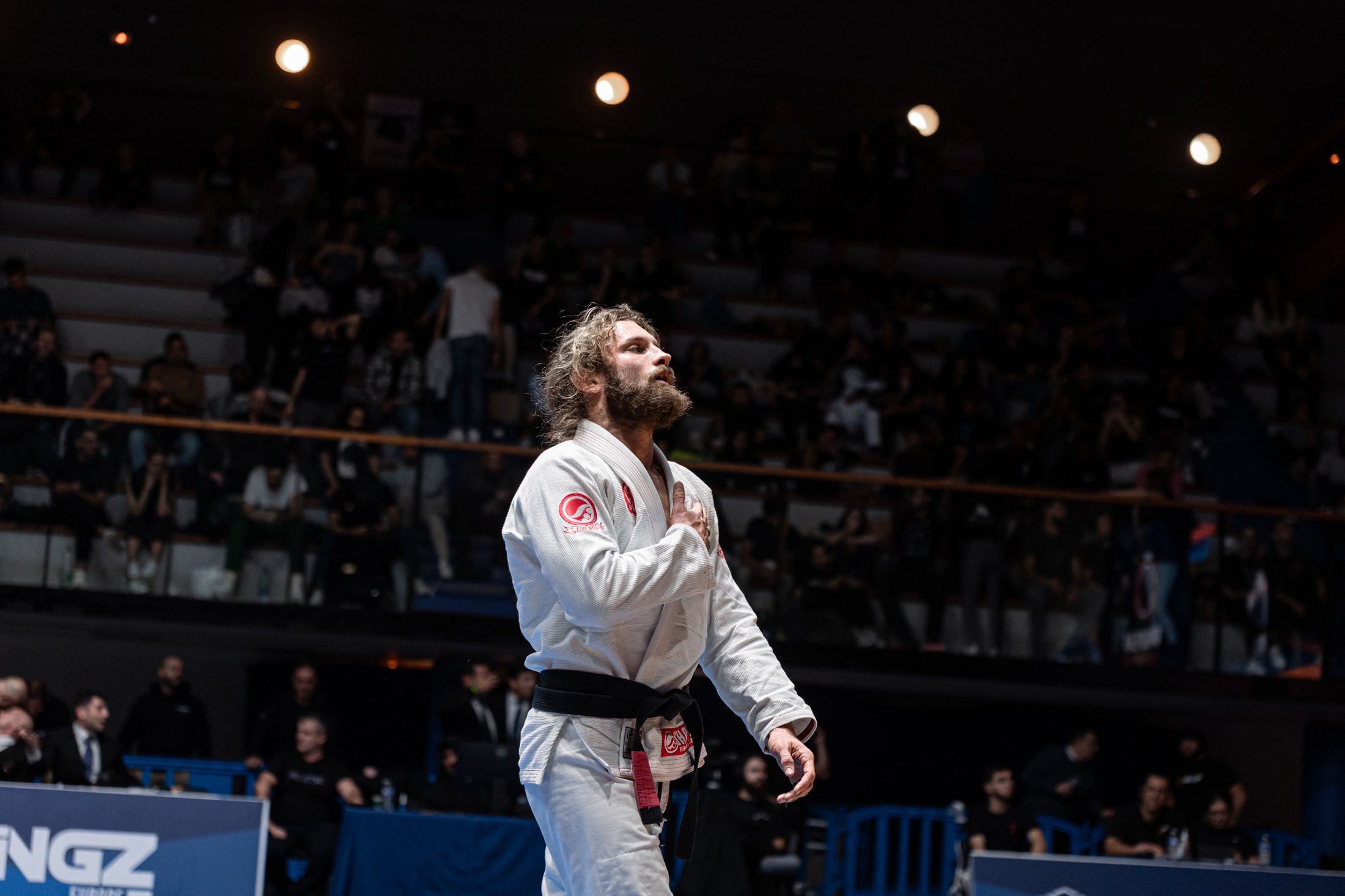 Adam Wardziński competing